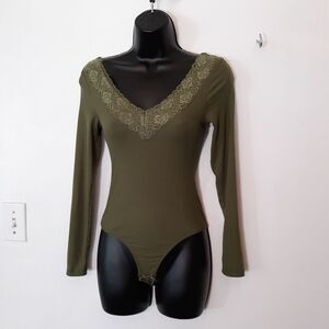 Full Circle vneck lace trim bodysuit